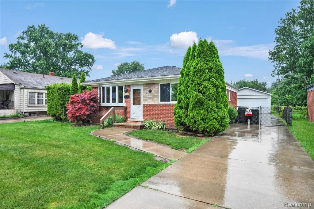 21731 Raymond Street St. Clair Shores City MI 48082