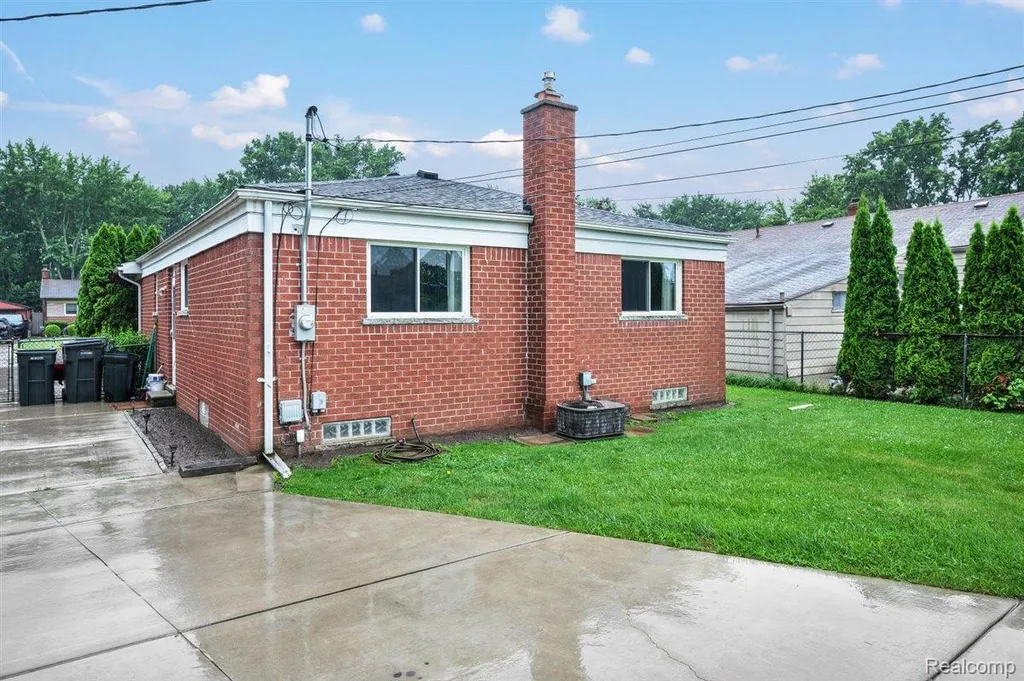 21731 Raymond Street St. Clair Shores City MI 48082