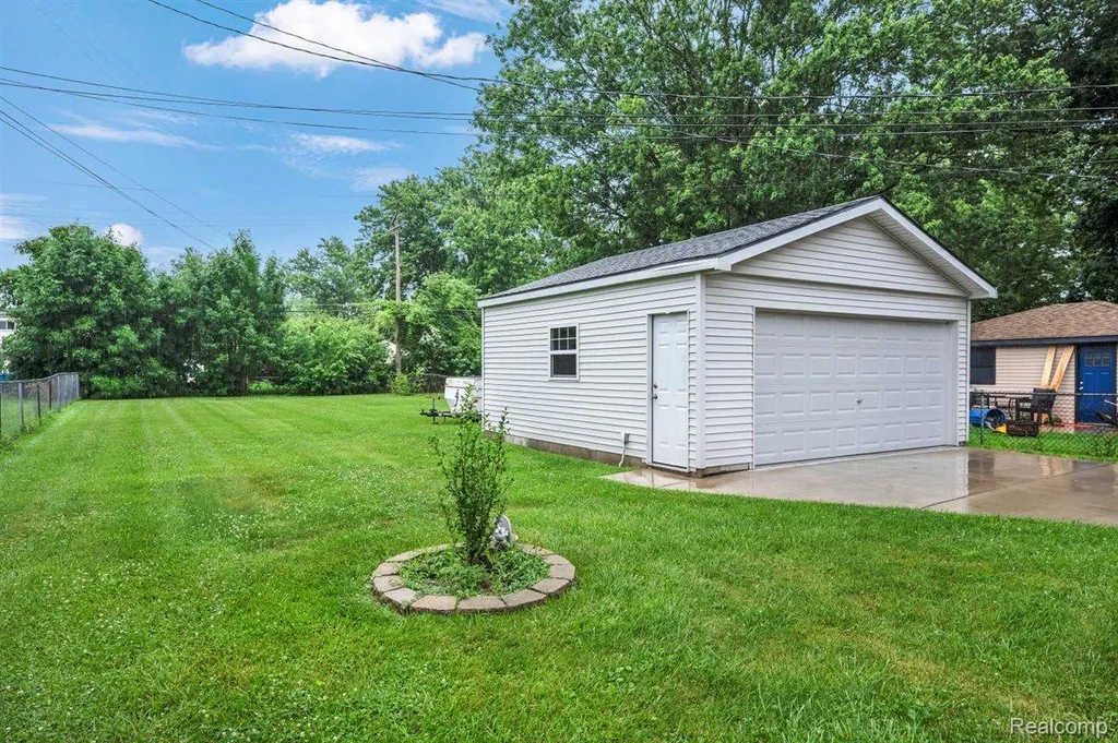 21731 Raymond Street St. Clair Shores City MI 48082
