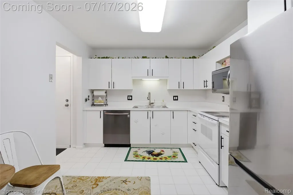 30414 Orchard Lake Road Farmington Hills City MI 48334