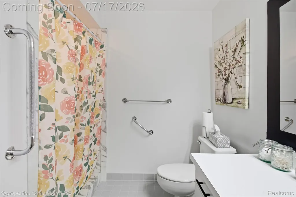 30414 Orchard Lake Road Farmington Hills City MI 48334