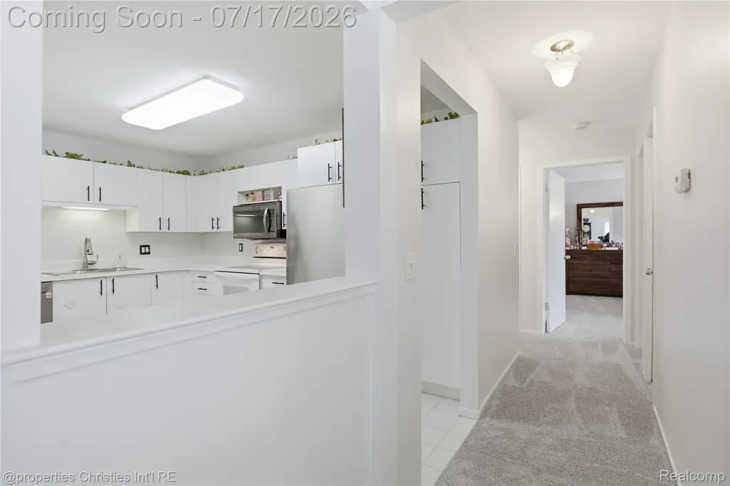 30414 Orchard Lake Road Farmington Hills City MI 48334