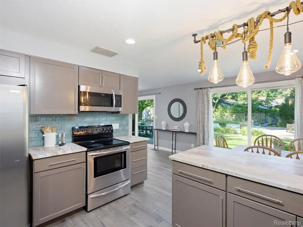 3405 Upton Drive Troy City MI 48084
