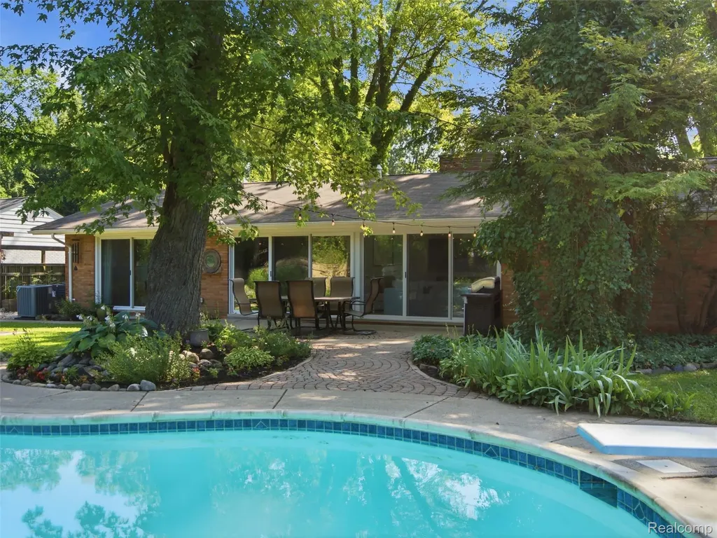 3405 Upton Drive Troy City MI 48084