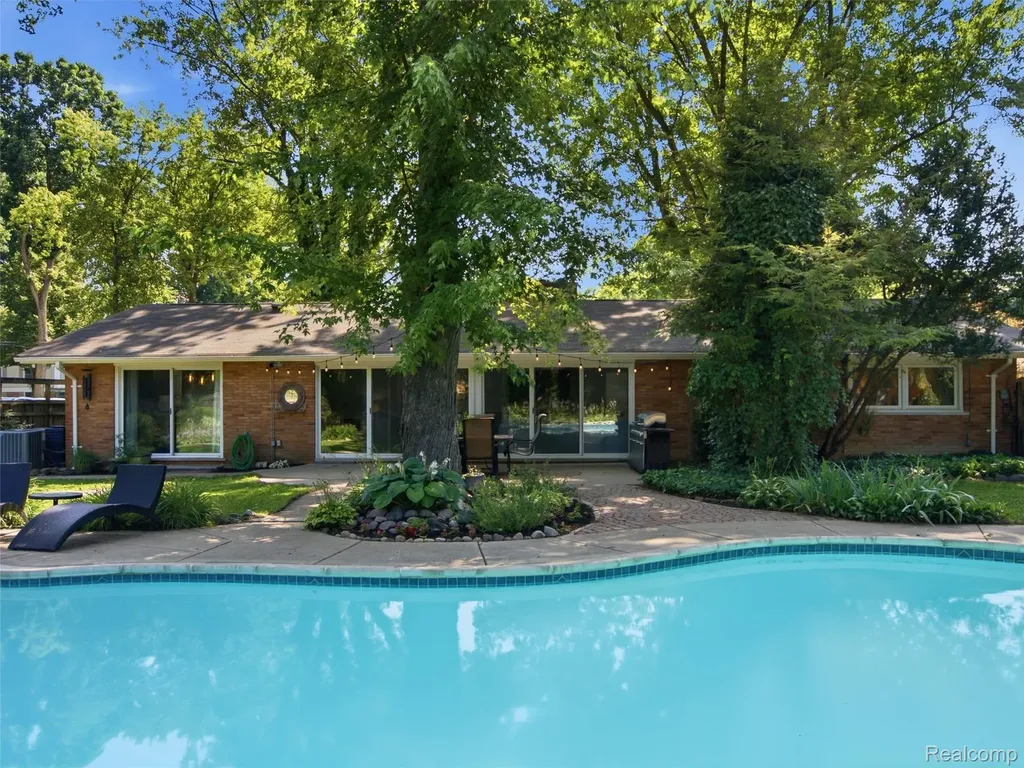 3405 Upton Drive Troy City MI 48084