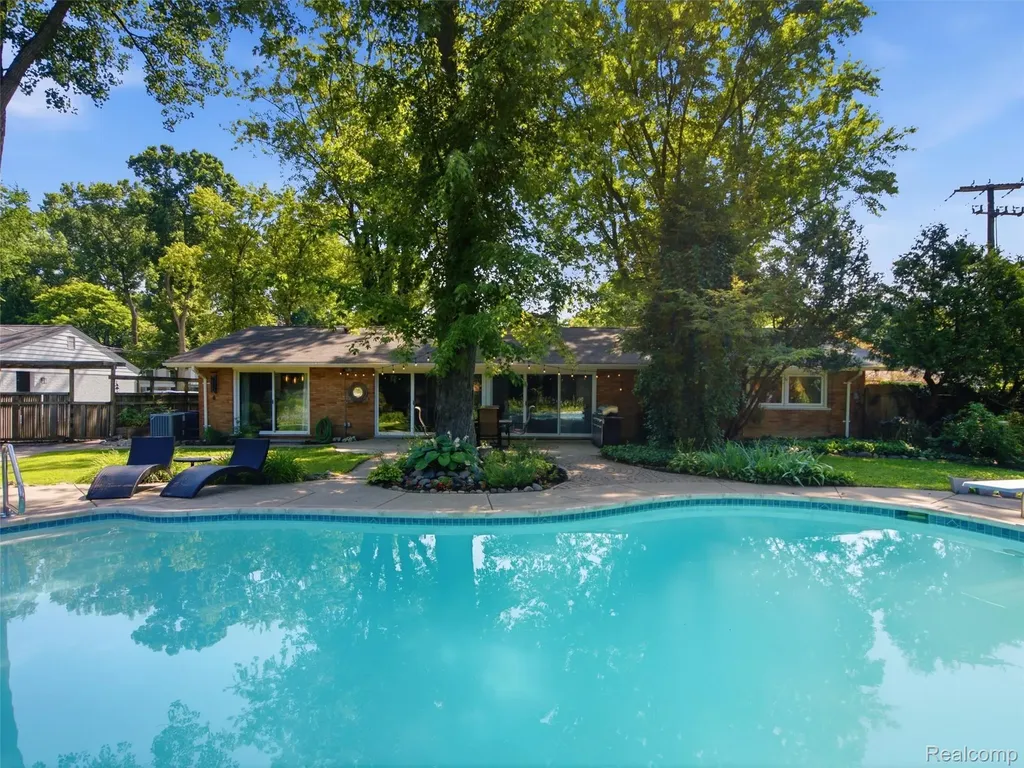 3405 Upton Drive Troy City MI 48084