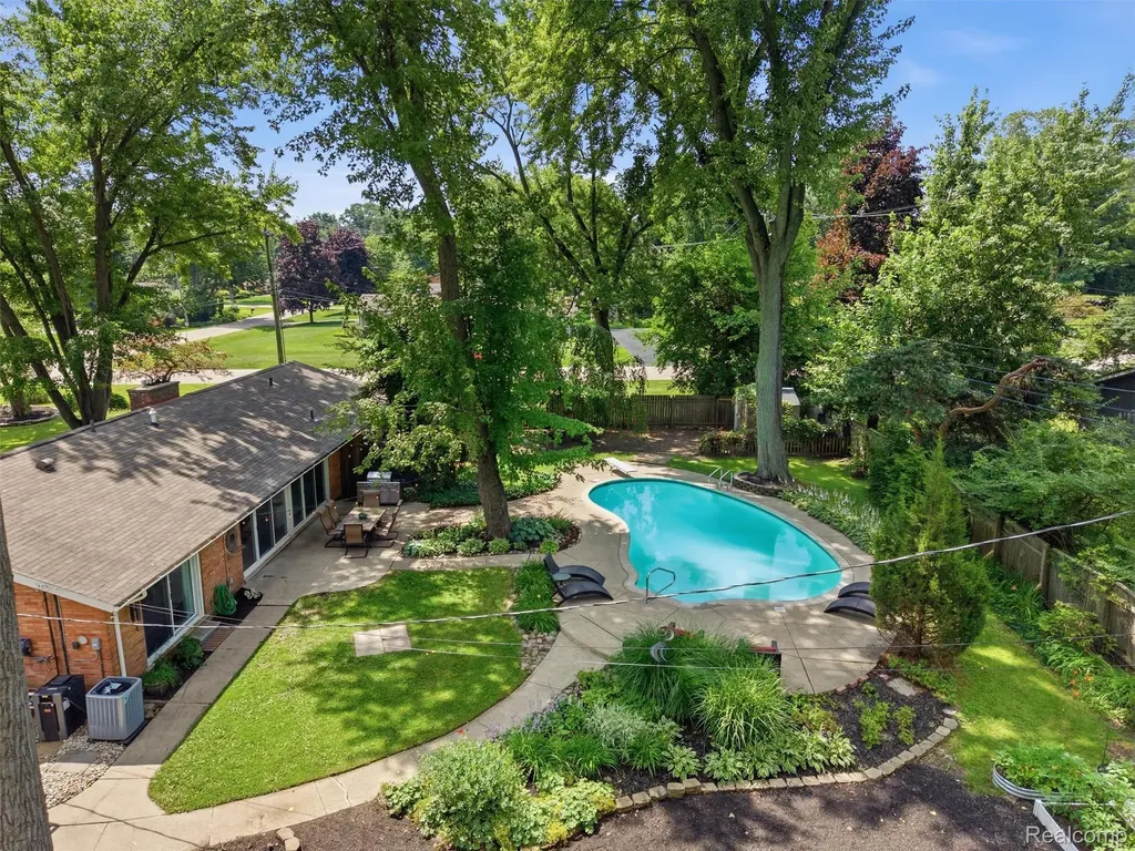 3405 Upton Drive Troy City MI 48084