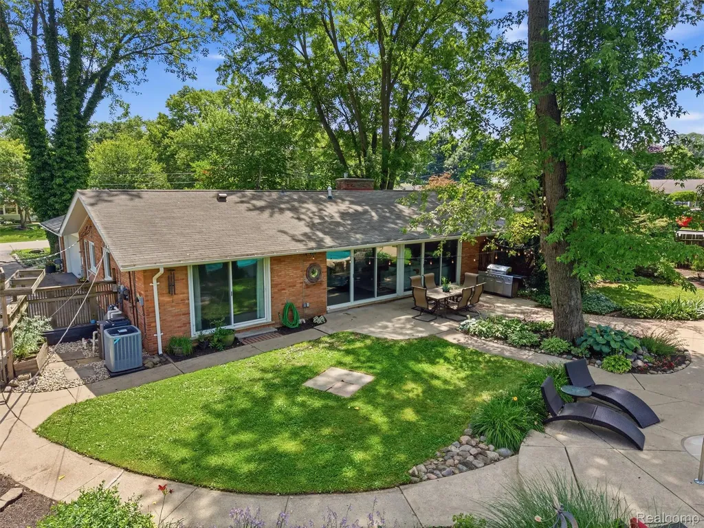 3405 Upton Drive Troy City MI 48084
