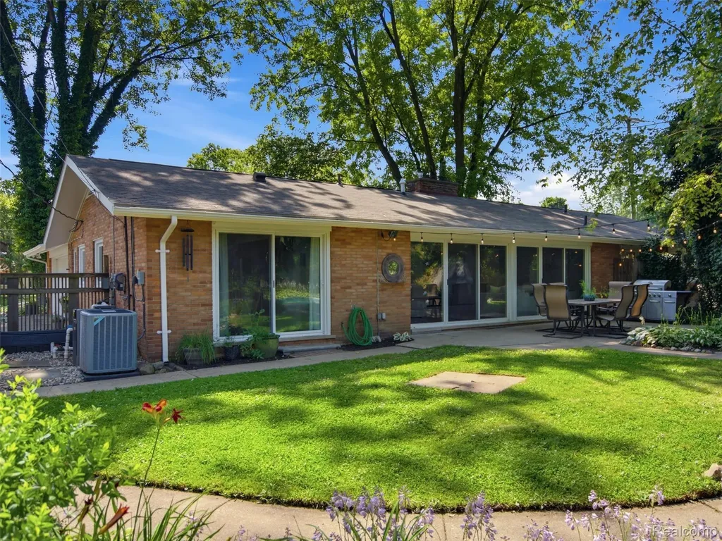 3405 Upton Drive Troy City MI 48084