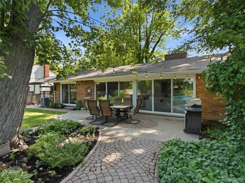 3405 Upton Drive Troy City MI 48084