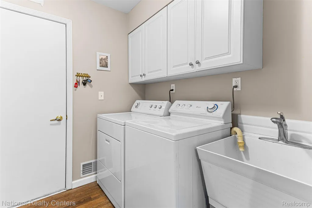 6707 Cortland Avenue Genoa Township MI 48114