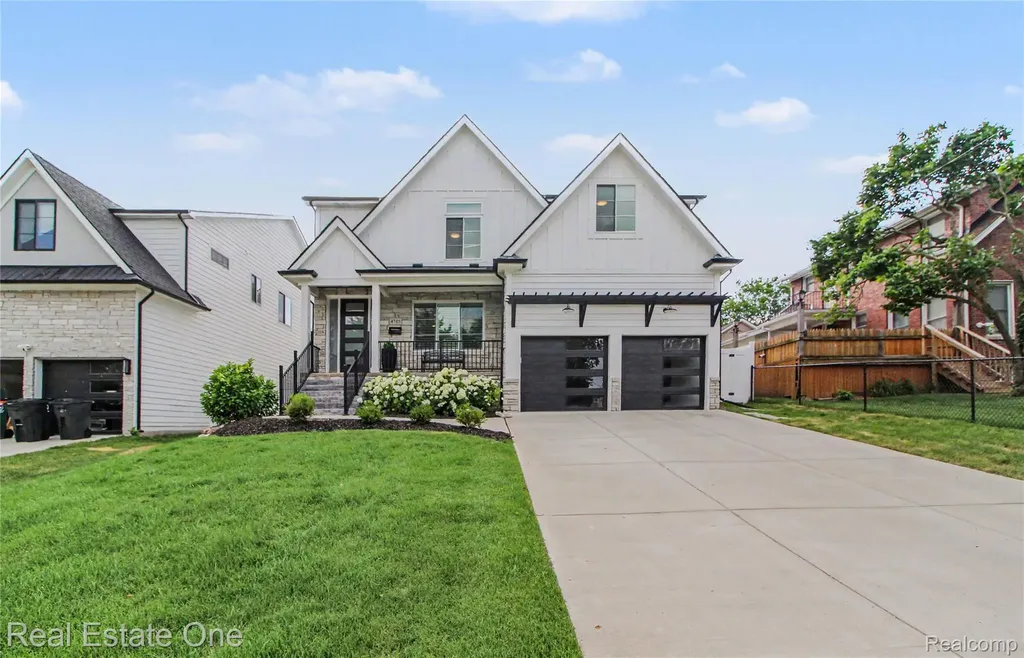 4715 Tonawanda Avenue Royal Oak City MI 48073