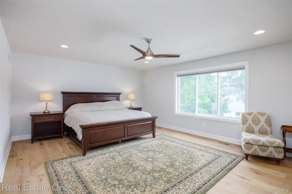 4715 Tonawanda Avenue Royal Oak City MI 48073