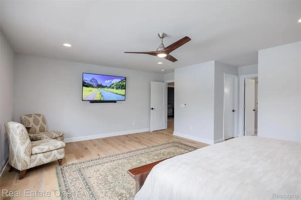 4715 Tonawanda Avenue Royal Oak City MI 48073
