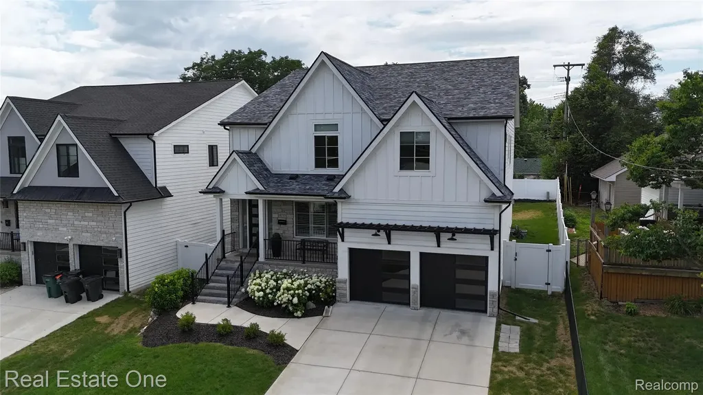 4715 Tonawanda Avenue Royal Oak City MI 48073