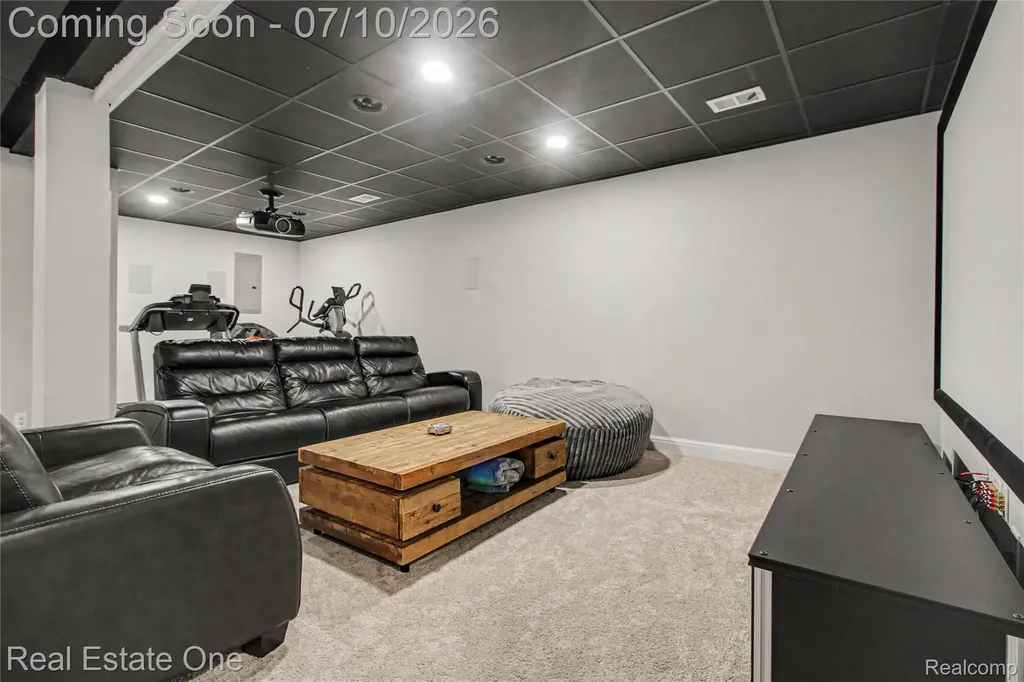 4715 Tonawanda Avenue Royal Oak City MI 48073
