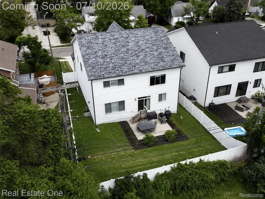 4715 Tonawanda Avenue Royal Oak City MI 48073