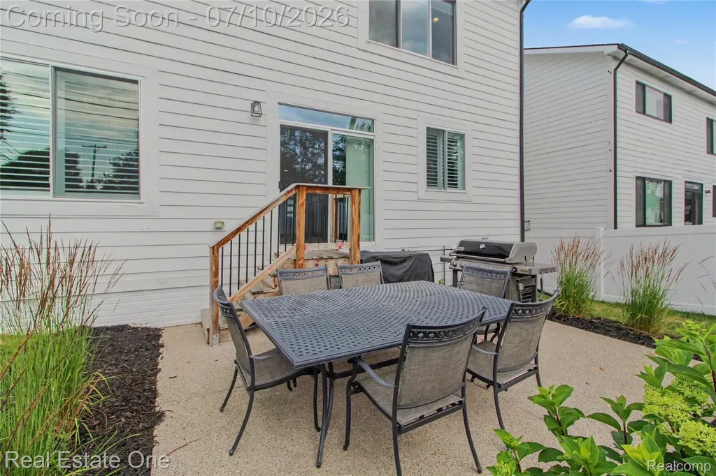 4715 Tonawanda Avenue Royal Oak City MI 48073
