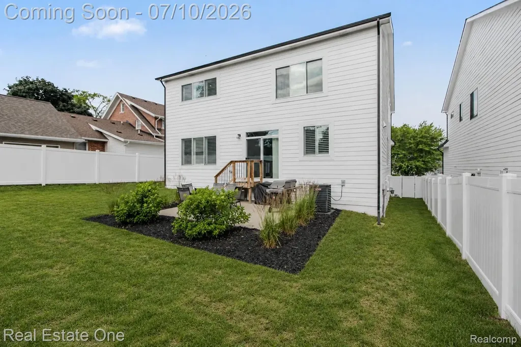 4715 Tonawanda Avenue Royal Oak City MI 48073