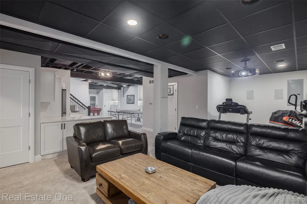 4715 Tonawanda Avenue Royal Oak City MI 48073