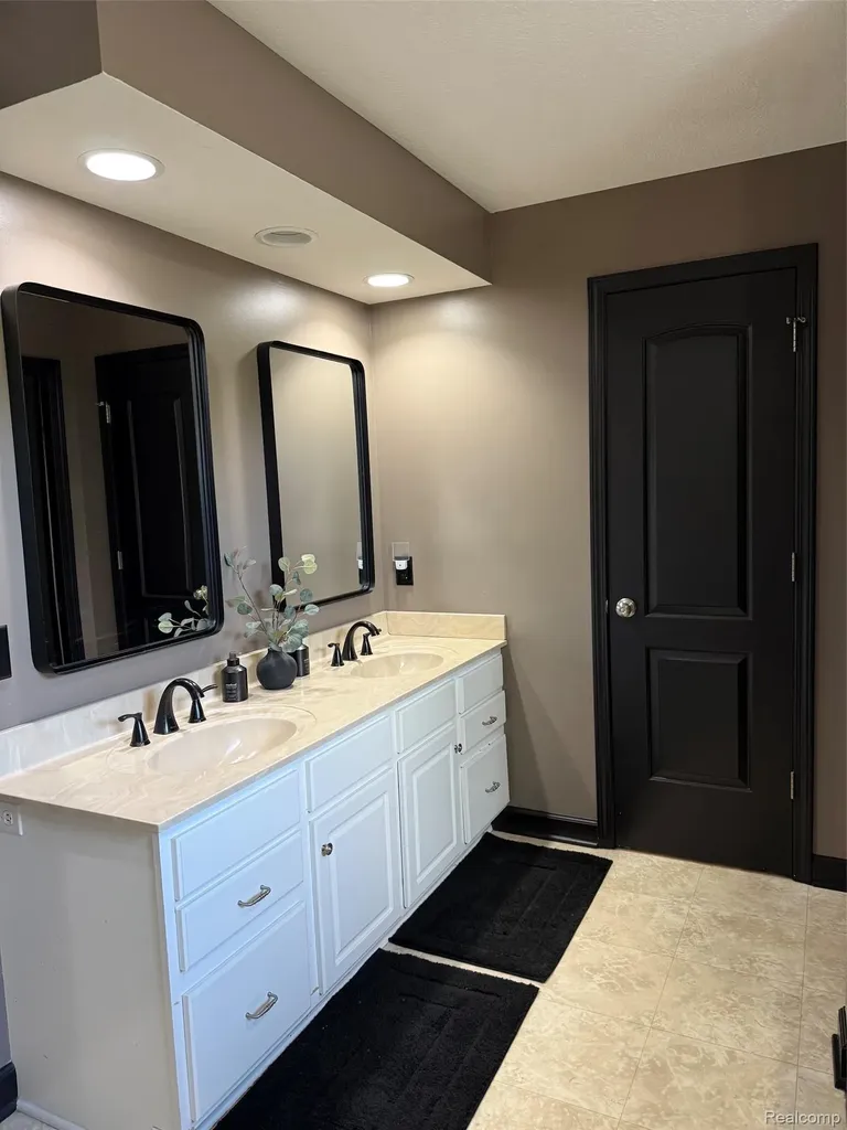 16118 Jeff Court Watertown Charter Township MI 48837