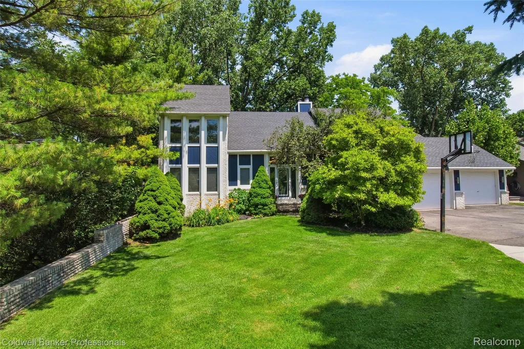 3410 Benstein Road Commerce Charter Township MI 48382