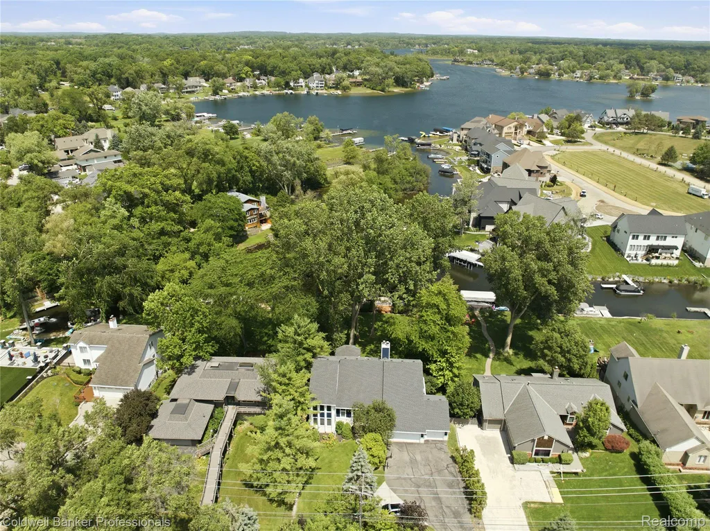 3410 Benstein Road Commerce Charter Township MI 48382