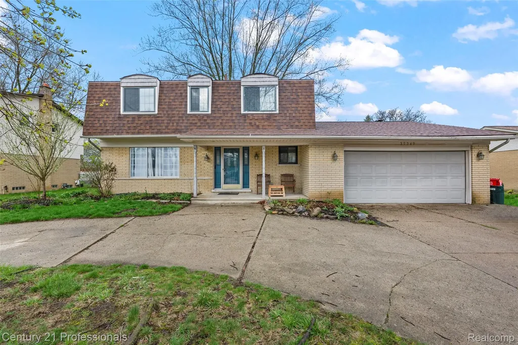 39349 Cadborough Drive Clinton Charter Township MI 48038