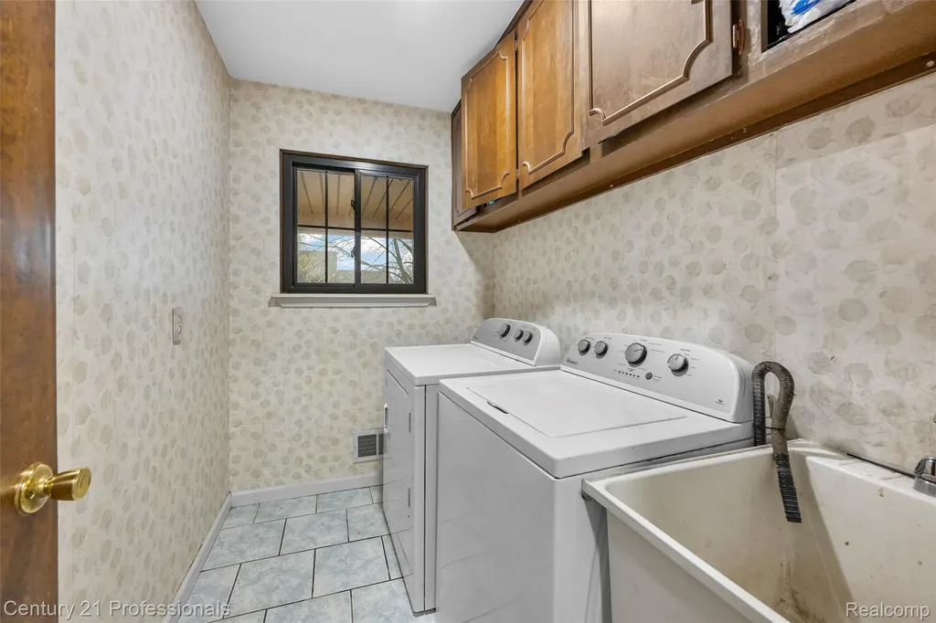 39349 Cadborough Drive Clinton Charter Township MI 48038