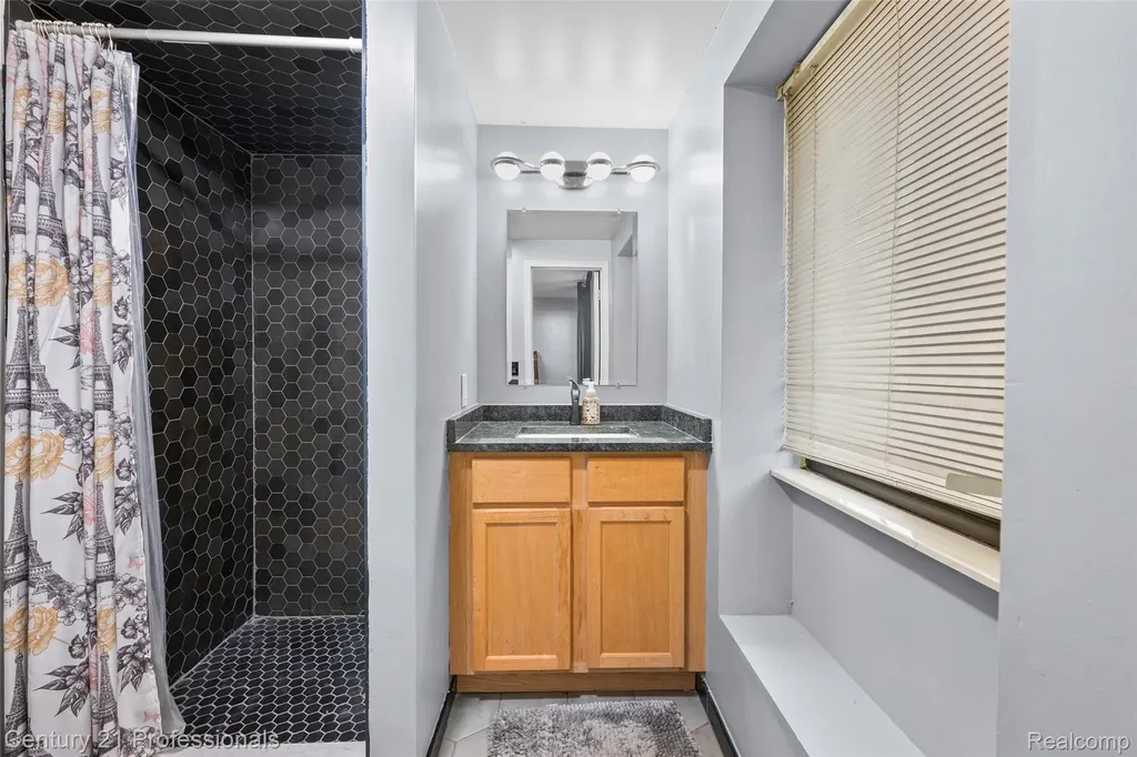 39349 Cadborough Drive Clinton Charter Township MI 48038