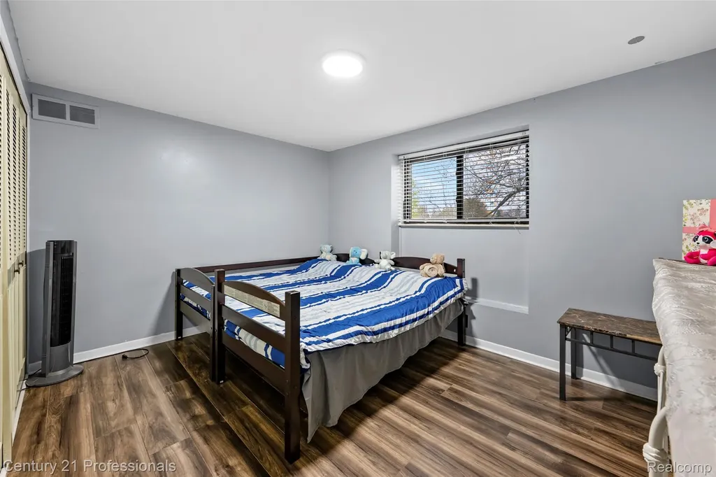 39349 Cadborough Drive Clinton Charter Township MI 48038