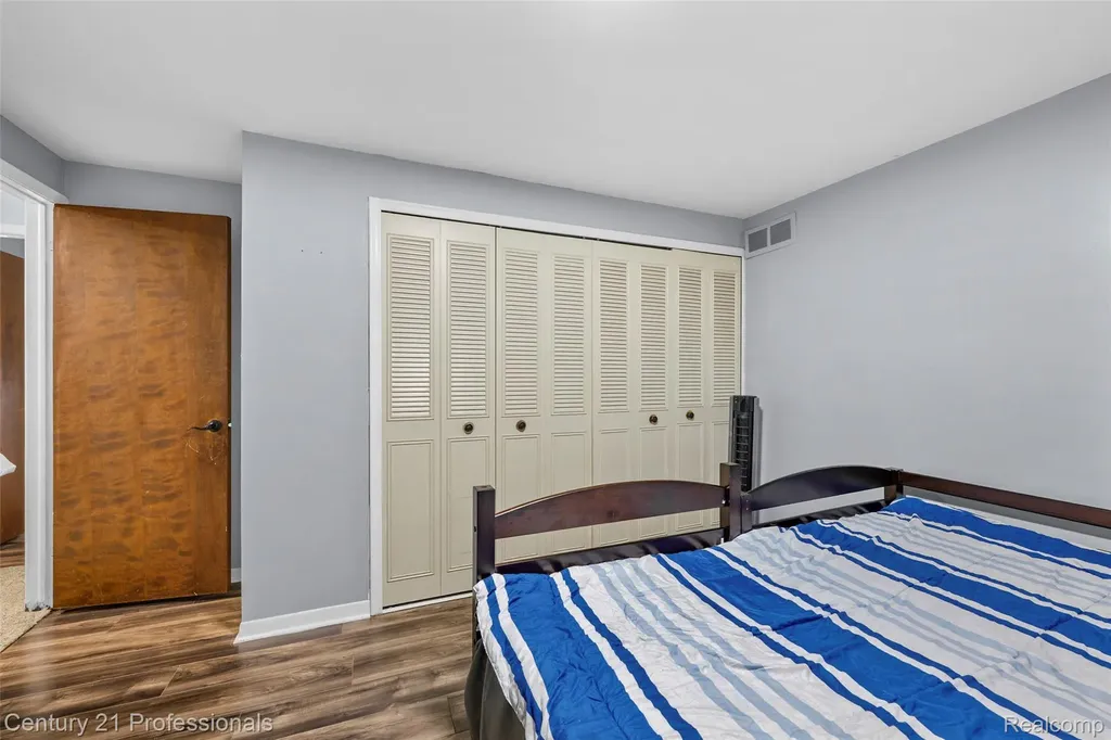 39349 Cadborough Drive Clinton Charter Township MI 48038