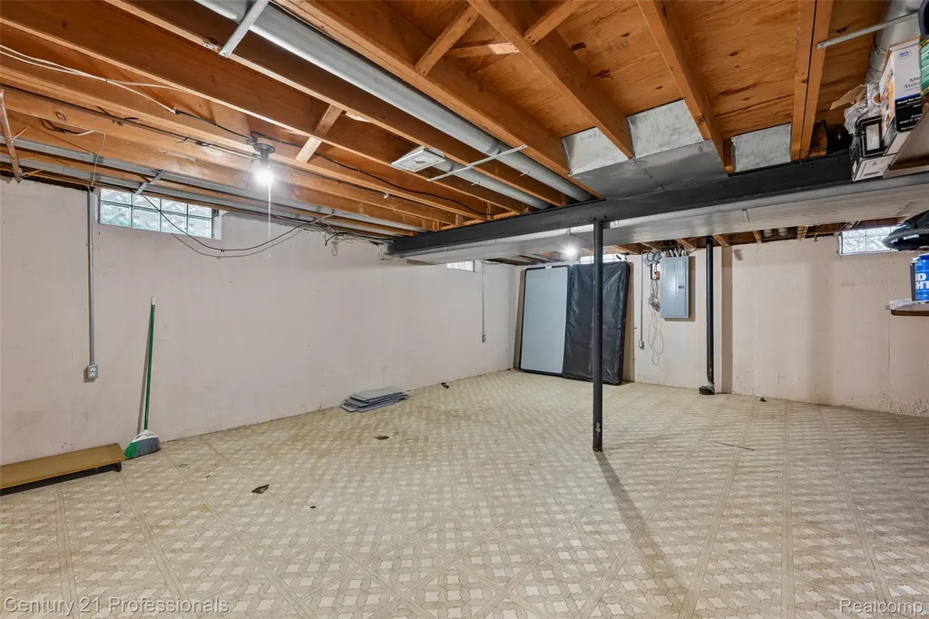 39349 Cadborough Drive Clinton Charter Township MI 48038