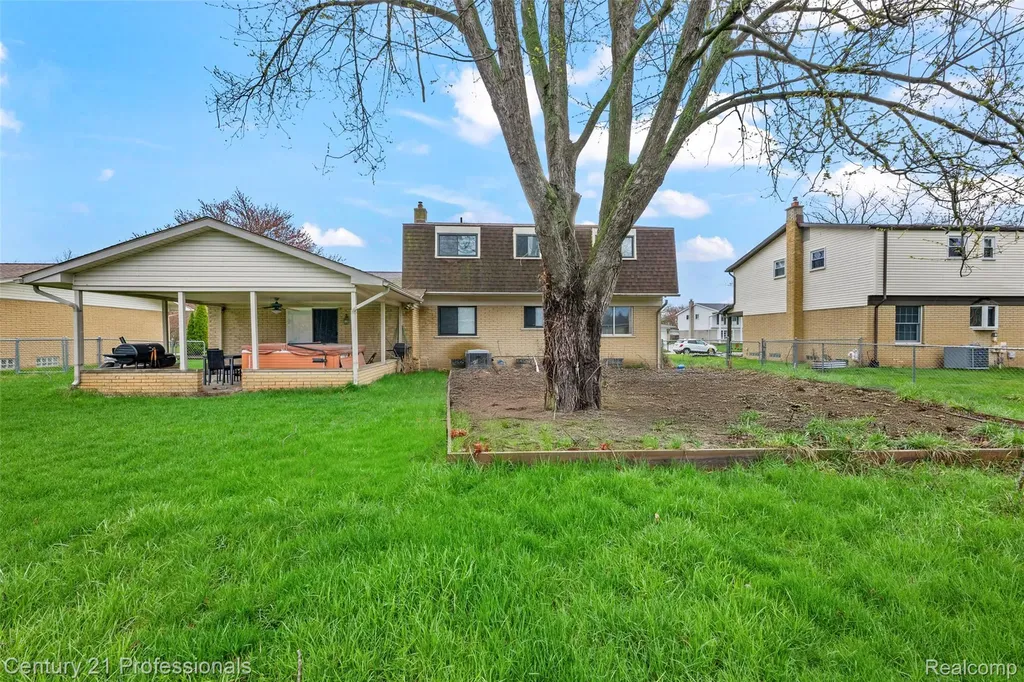 39349 Cadborough Drive Clinton Charter Township MI 48038