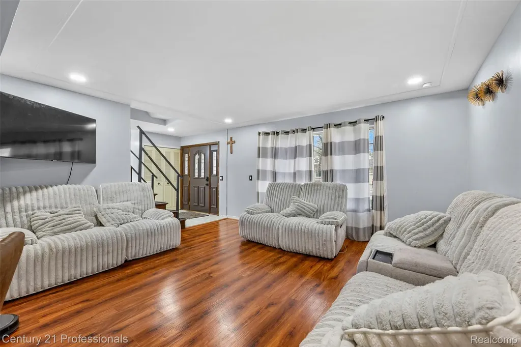 39349 Cadborough Drive Clinton Charter Township MI 48038