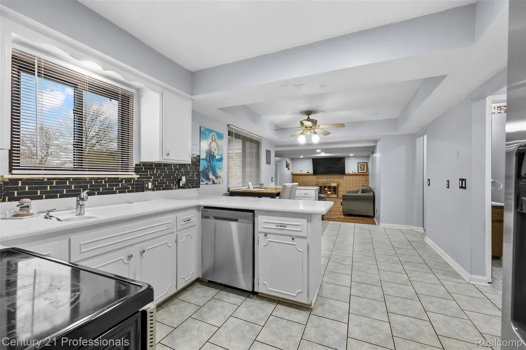 39349 Cadborough Drive Clinton Charter Township MI 48038