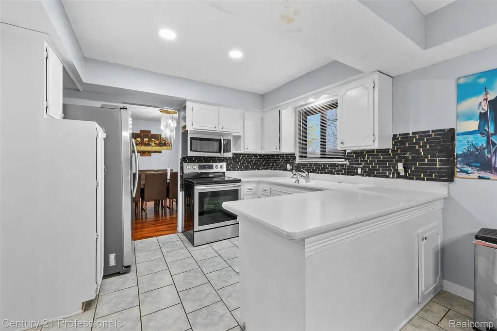 39349 Cadborough Drive Clinton Charter Township MI 48038