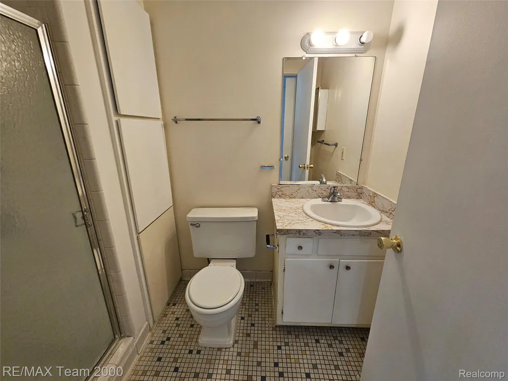 33234 Kingslane Farmington City MI 48336