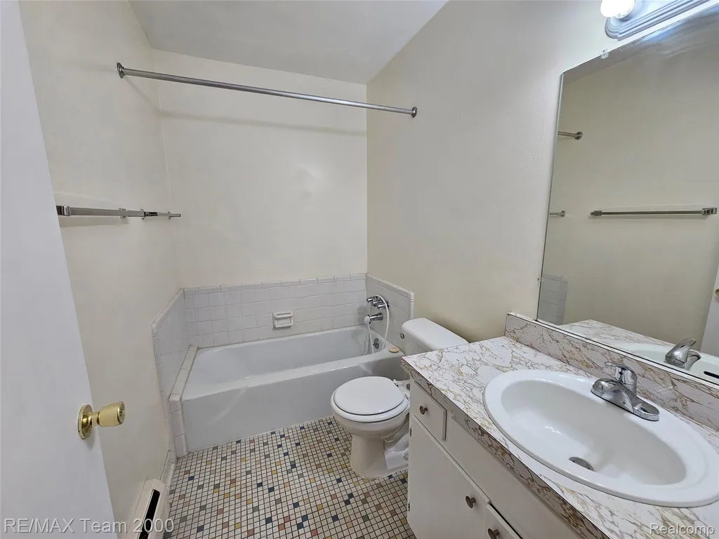 33234 Kingslane Farmington City MI 48336