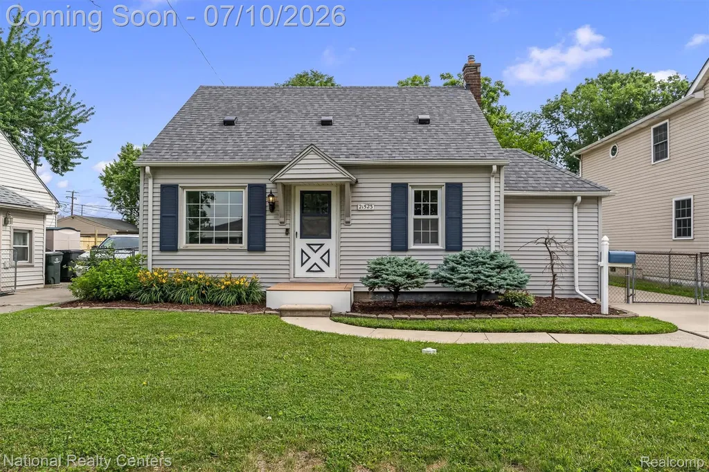 21523 Fresard Street St. Clair Shores City MI 48080
