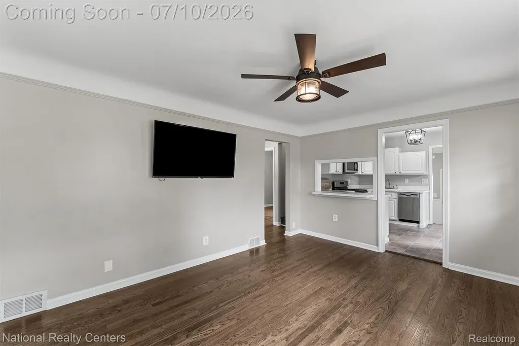 21523 Fresard Street St. Clair Shores City MI 48080