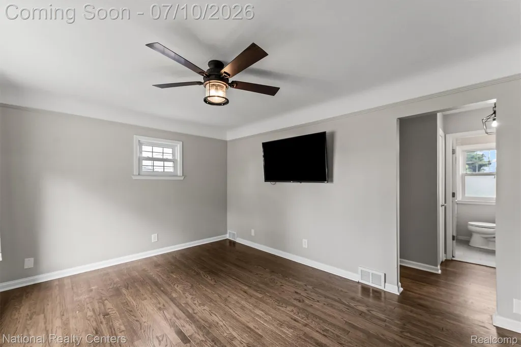 21523 Fresard Street St. Clair Shores City MI 48080