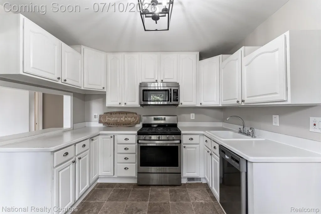 21523 Fresard Street St. Clair Shores City MI 48080