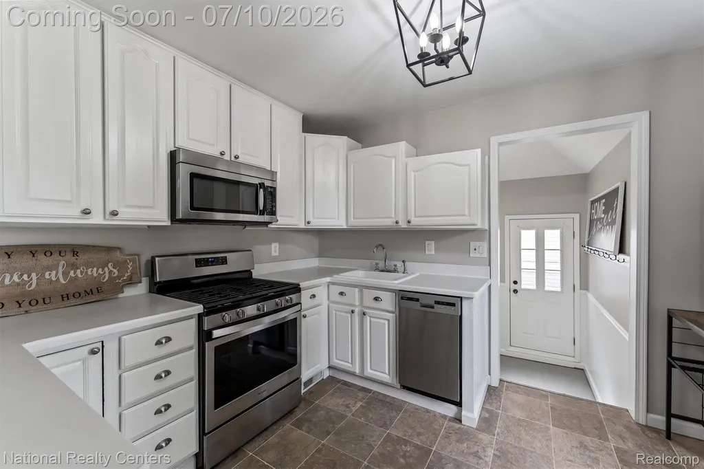 21523 Fresard Street St. Clair Shores City MI 48080