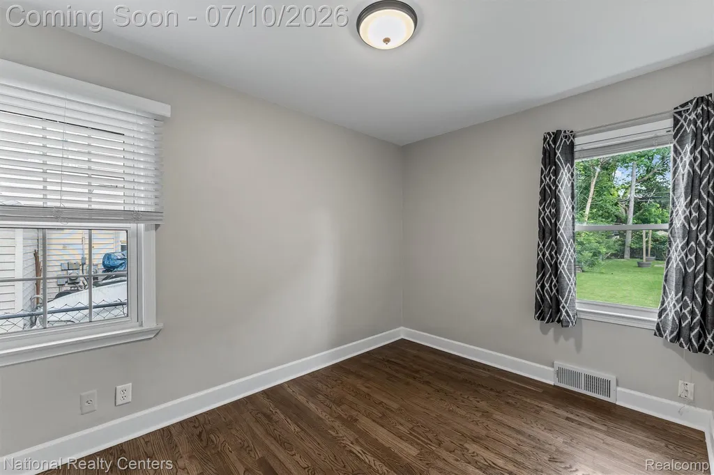 21523 Fresard Street St. Clair Shores City MI 48080