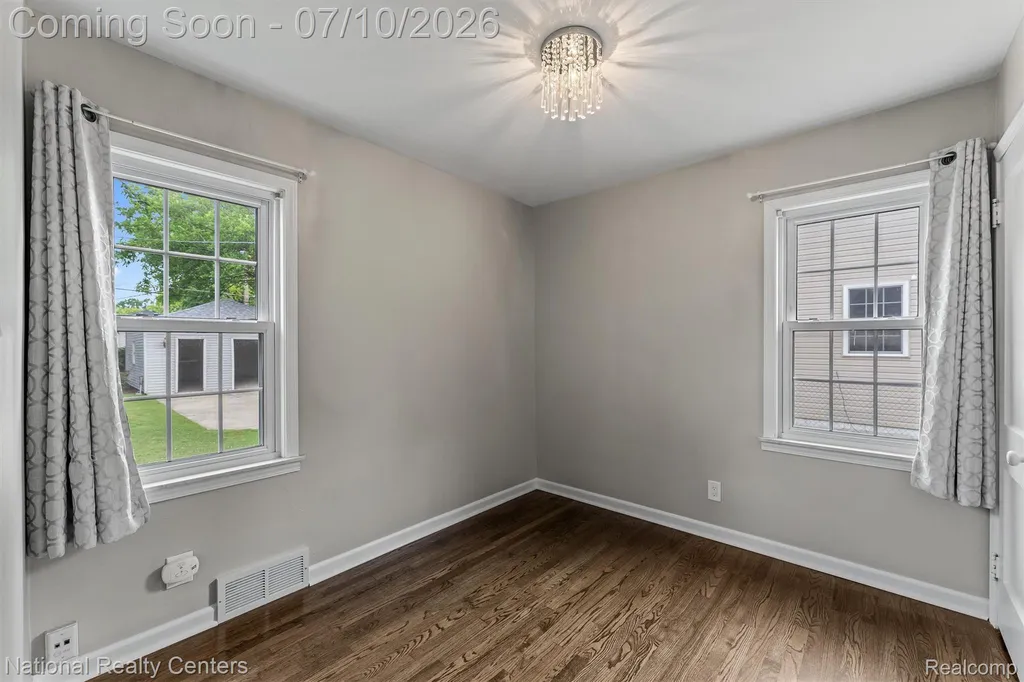 21523 Fresard Street St. Clair Shores City MI 48080