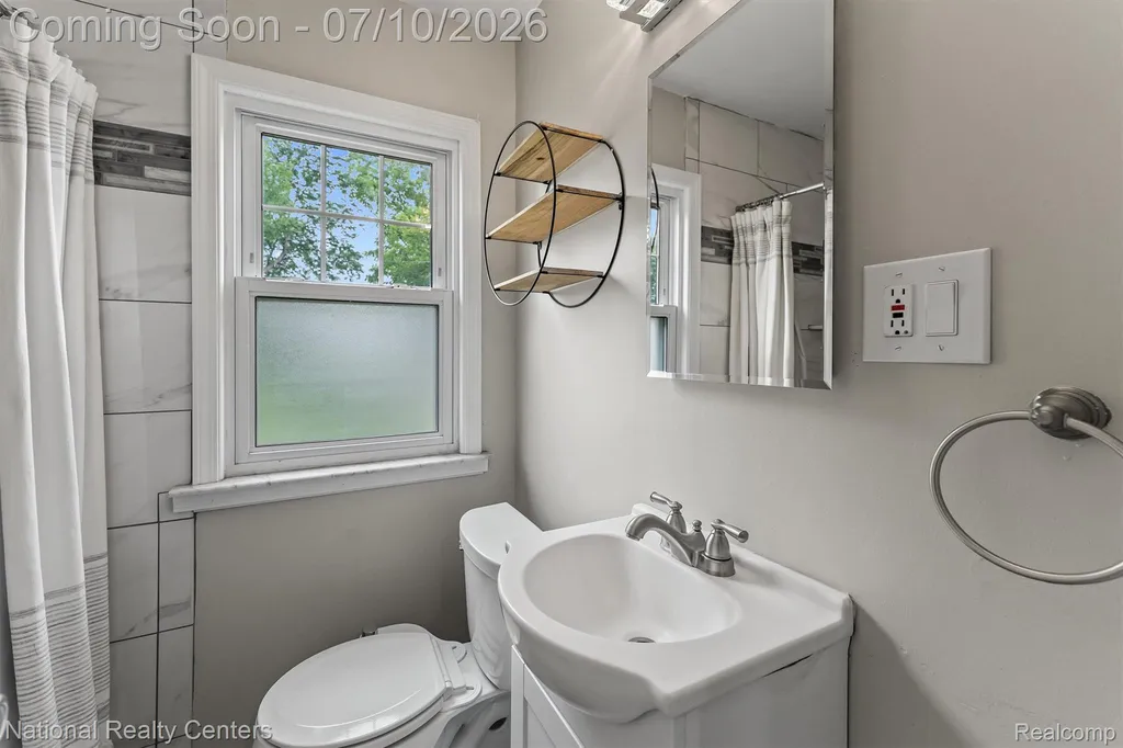 21523 Fresard Street St. Clair Shores City MI 48080