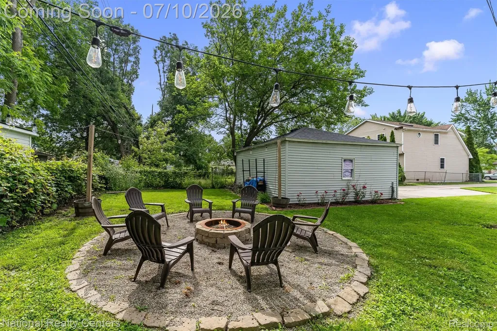 21523 Fresard Street St. Clair Shores City MI 48080