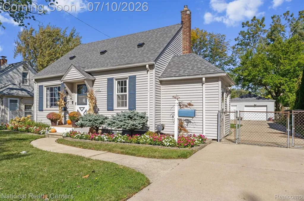 21523 Fresard Street St. Clair Shores City MI 48080