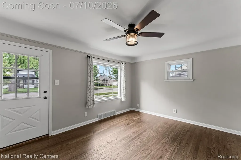 21523 Fresard Street St. Clair Shores City MI 48080
